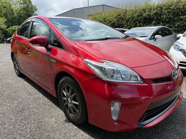 Toyota Prius Hatchback, Hybrid, 2015, Red