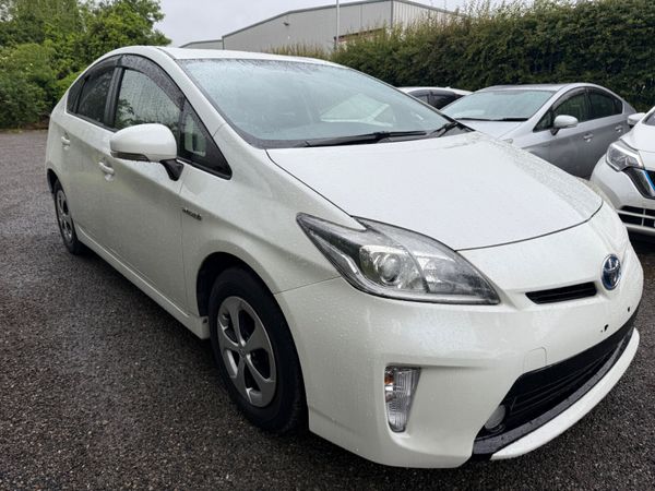 Toyota Prius Hatchback, Hybrid, 2015, White