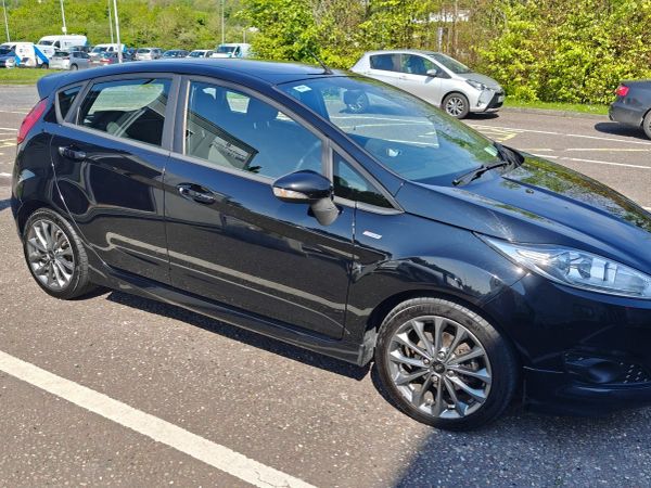 Ford Fiesta Hatchback, Petrol, 2017, Black
