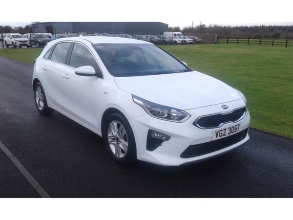 Kia Ceed Hatchback, Petrol Hybrid, 2021, White