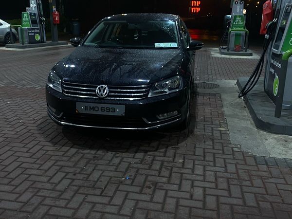Volkswagen Passat Saloon, Diesel, 2011, Black