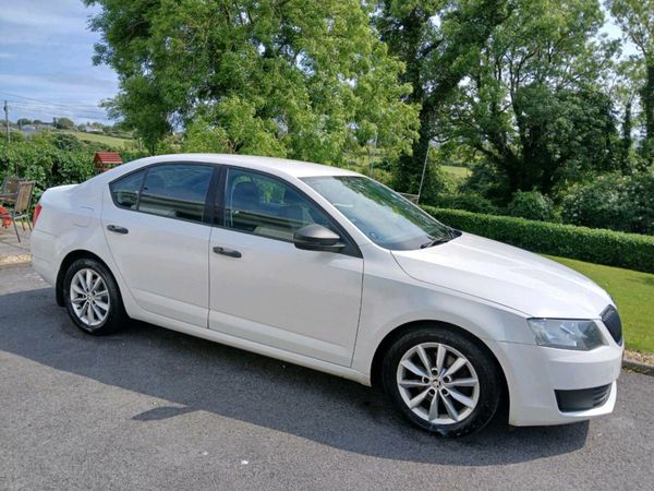 Skoda Octavia Hatchback, Diesel, 2013, White