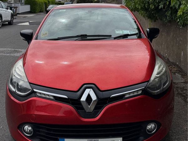 Renault Clio Hatchback, Petrol, 2013, Red
