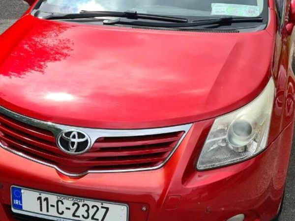 Toyota Avensis Saloon, Diesel, 2011, Red