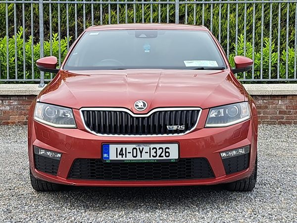 Skoda Octavia Saloon, Diesel, 2014, Red