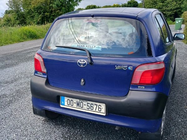 Toyota Yaris Hatchback, Petrol, 2000, Silver