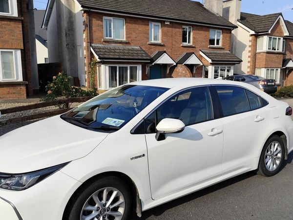Toyota Corolla Saloon, Petrol Hybrid, 2019, White