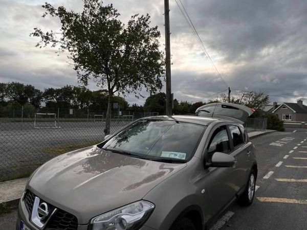 Nissan Qashqai Hatchback, Diesel, 2010, Brown