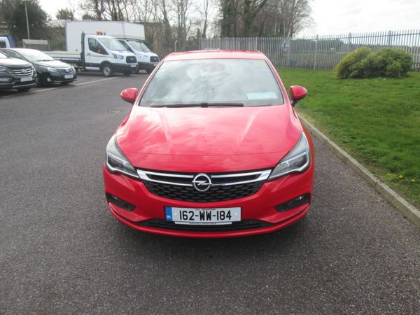 Opel Astra Hatchback, Petrol, 2016, Red