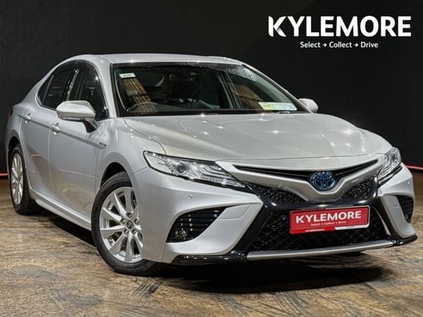 Toyota Camry Saloon, Hybrid, 2020, Silver