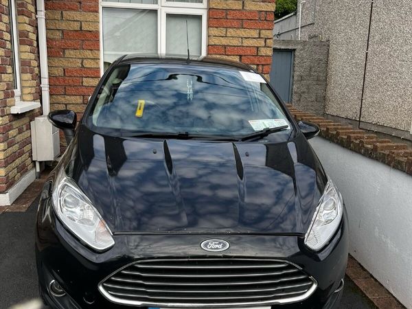 Ford Fiesta Hatchback, Petrol, 2014, Black