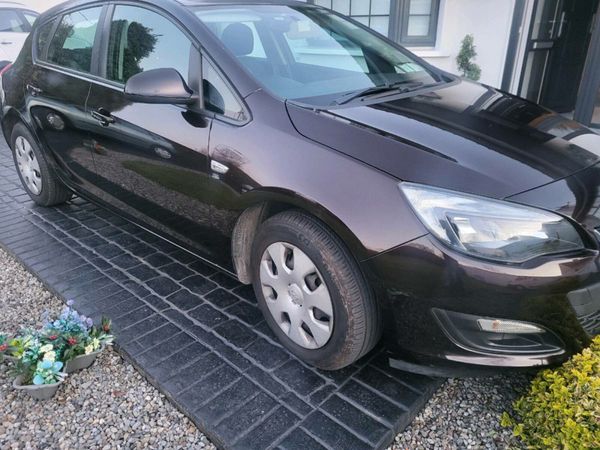 Opel Astra Hatchback, Petrol, 2014, Brown