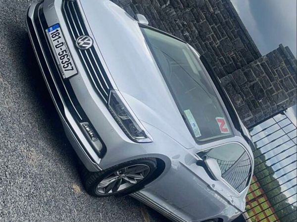 Volkswagen Passat Saloon, Diesel, 2018, Silver