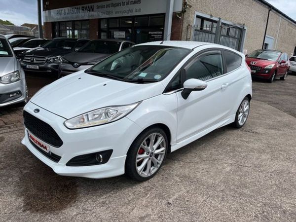 Ford Fiesta Hatchback, Petrol, 2015, White