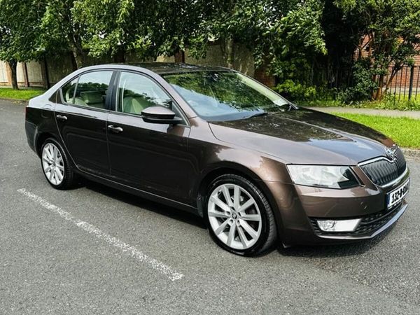 Skoda Octavia Saloon, Diesel, 2013, Brown