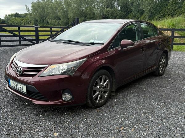 Toyota Avensis Saloon, Diesel, 2012, Red