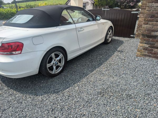 BMW 1-Series Convertible, Petrol, 2011, White