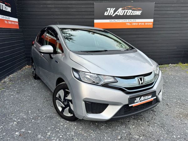 Honda Fit Hatchback, Petrol, 2013, Silver