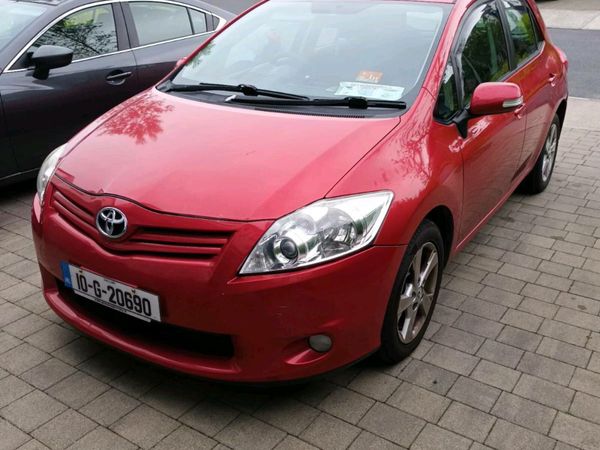 Toyota Auris Hatchback, Petrol, 2010, Red