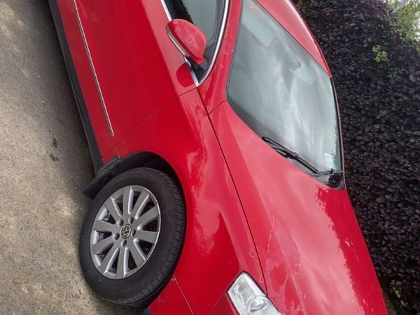 Volkswagen Passat Saloon, Diesel, 2009, Red