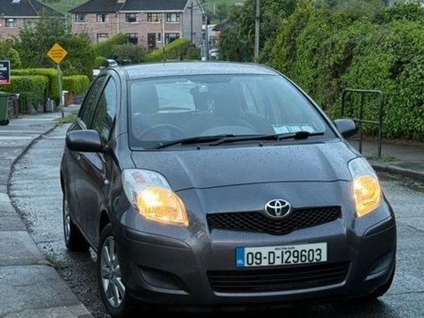 Toyota Yaris Hatchback, Petrol, 2009, Grey