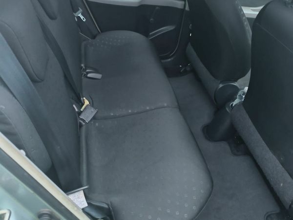Toyota Yaris Hatchback, Petrol, 2007, Silver