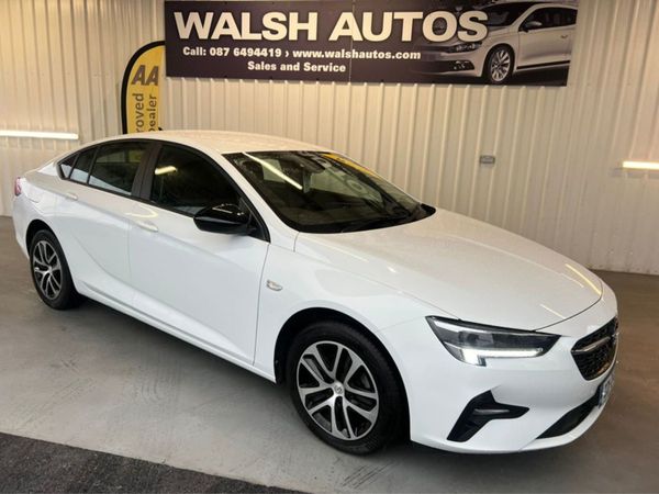 Opel Insignia Hatchback, Diesel, 2022, White