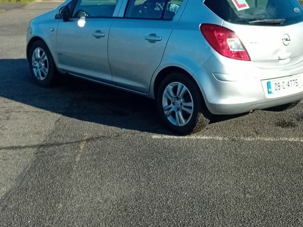 Opel Corsa Hatchback, Petrol, 2009, Silver