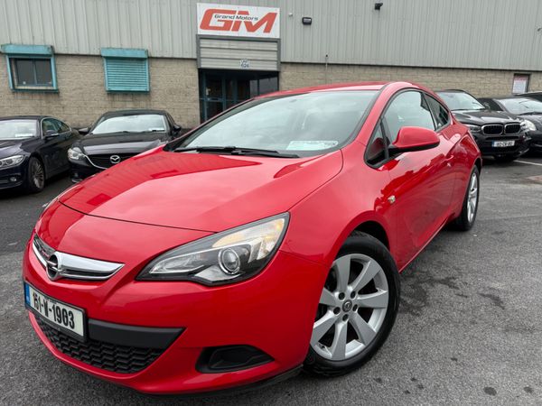 Opel Astra Hatchback, Petrol, 2015, Red