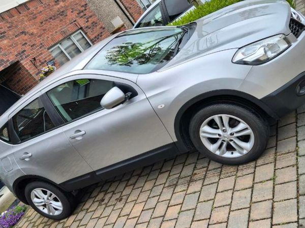 Nissan Qashqai Hatchback, Diesel, 2013, Silver