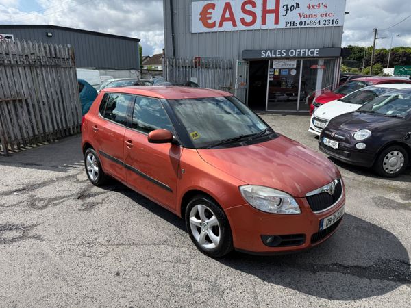 Skoda Fabia Hatchback, Petrol, 2009, Orange