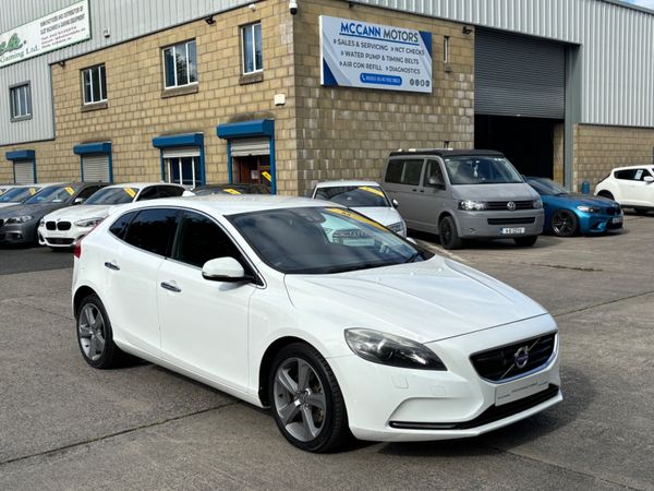 Volvo V40 Hatchback, Petrol, 2015, White