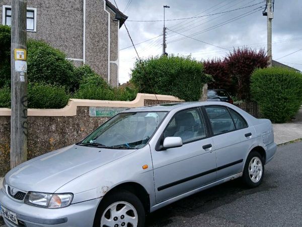 Nissan Almera Saloon, Petrol, 1999, Silver