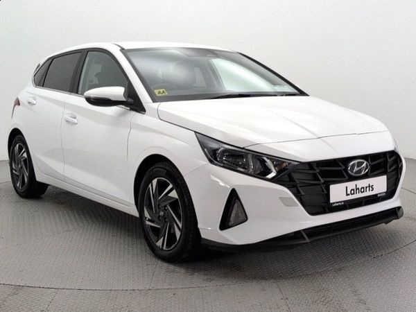 Hyundai i20 Hatchback, Petrol, 2022, White