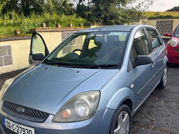 Ford Fiesta Hatchback, Petrol, 2006, Blue