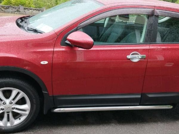 Nissan Qashqai Hatchback, Petrol, 2011, Red