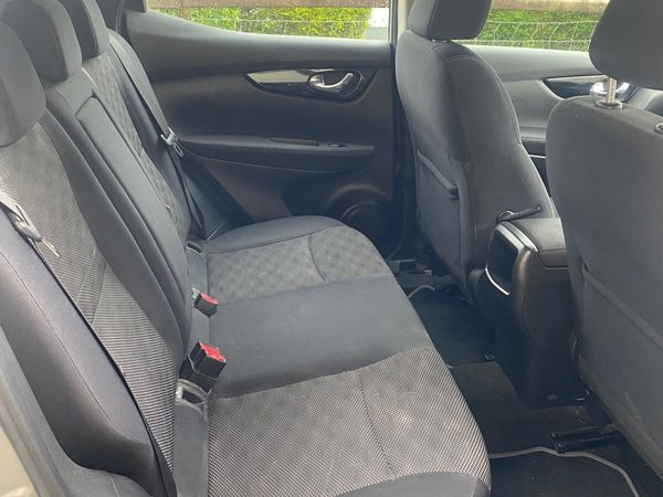 Nissan Qashqai Hatchback, Diesel, 2016, Silver