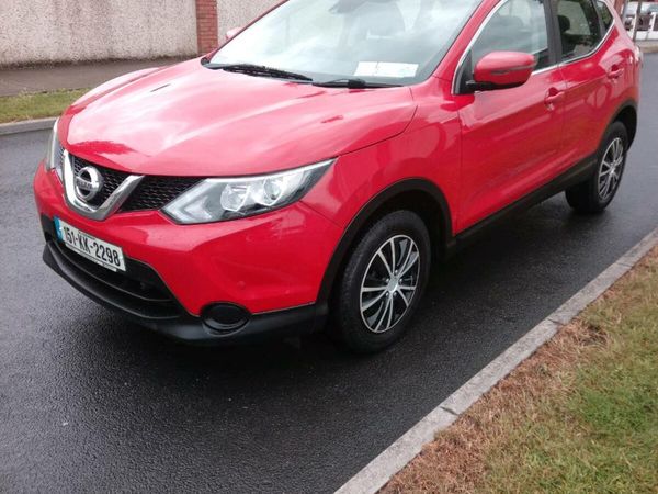 Nissan Qashqai Hatchback, Diesel, 2015, Red
