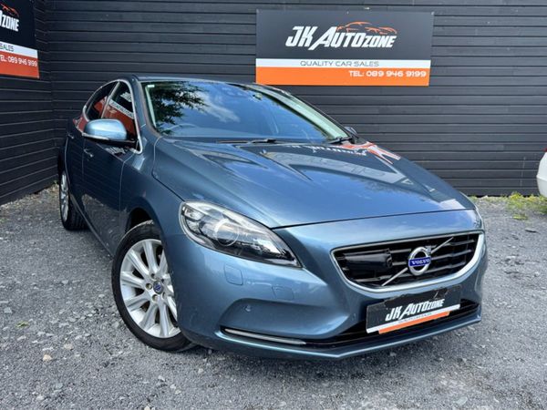 Volvo V40 Hatchback, Petrol, 2014, Blue
