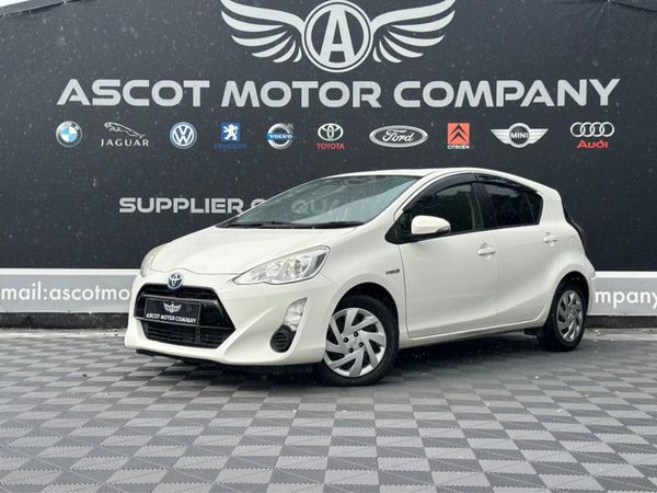 Toyota Aqua Hatchback, Hybrid, 2014, White