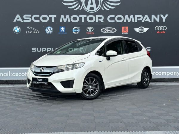 Honda Fit Hatchback, Petrol, 2014, White