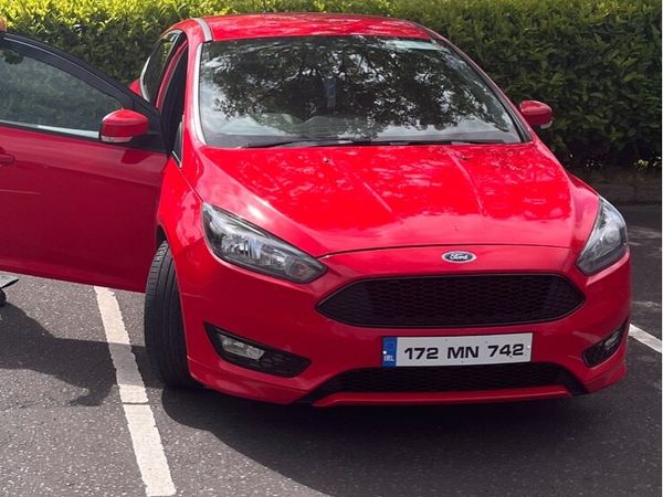 Ford Focus Hatchback, Diesel, 2017, Red