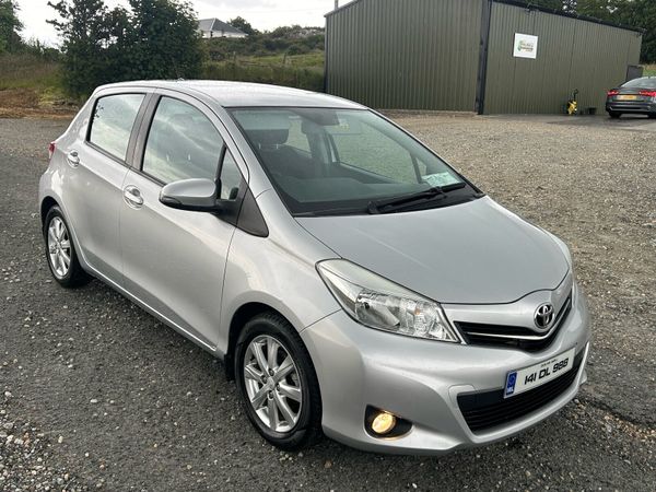 Toyota Yaris Hatchback, Petrol, 2014, Silver