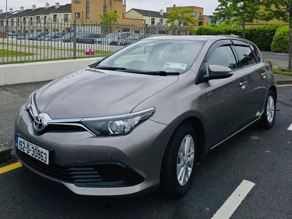 Toyota Auris Hatchback, Diesel, 2015, Bronze