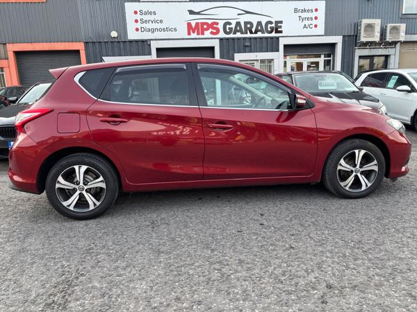 Nissan Pulsar Hatchback, Diesel, 2017, Red