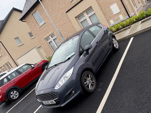 Ford Fiesta Hatchback, Petrol, 2014, Grey