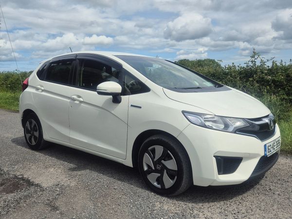 Honda Fit Hatchback, Petrol Hybrid, 2016, White