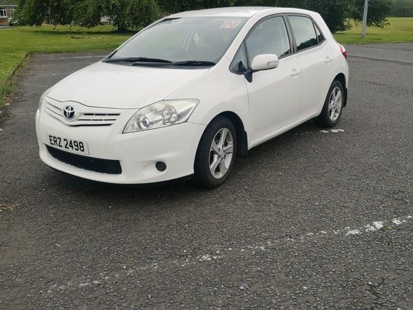 Toyota Auris Hatchback, Petrol, 2012, White