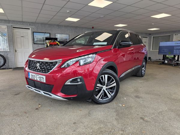 Peugeot 5008 MPV, Petrol, 2020, Red