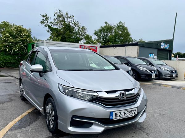 Honda Shuttle MPV, Petrol Hybrid, 2015, Silver